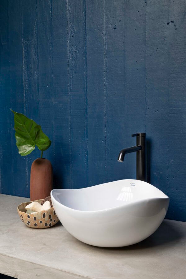 Ohtake_A5A349ECN0_A327A15000_22_05_Roca494_t_Ambient_Pictures_TF_Mob_solu_xxl_v2 Roca Ohtake Round Countertop Basin 380mm | Onyx Fineceramic®